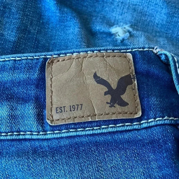 American Eagle hi-rise jegging crop, super stretch, distressed. Women’s size 6 - Picture 11 of 15